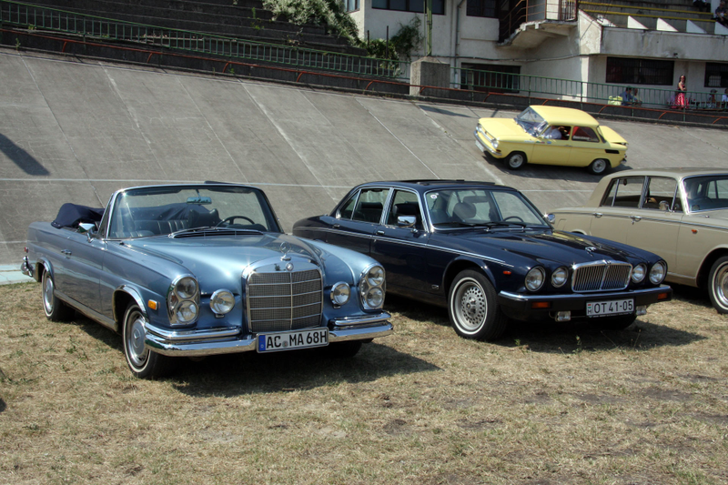 Illustration for article titled Classic Car Ownership Is Made Greater By The People Around You